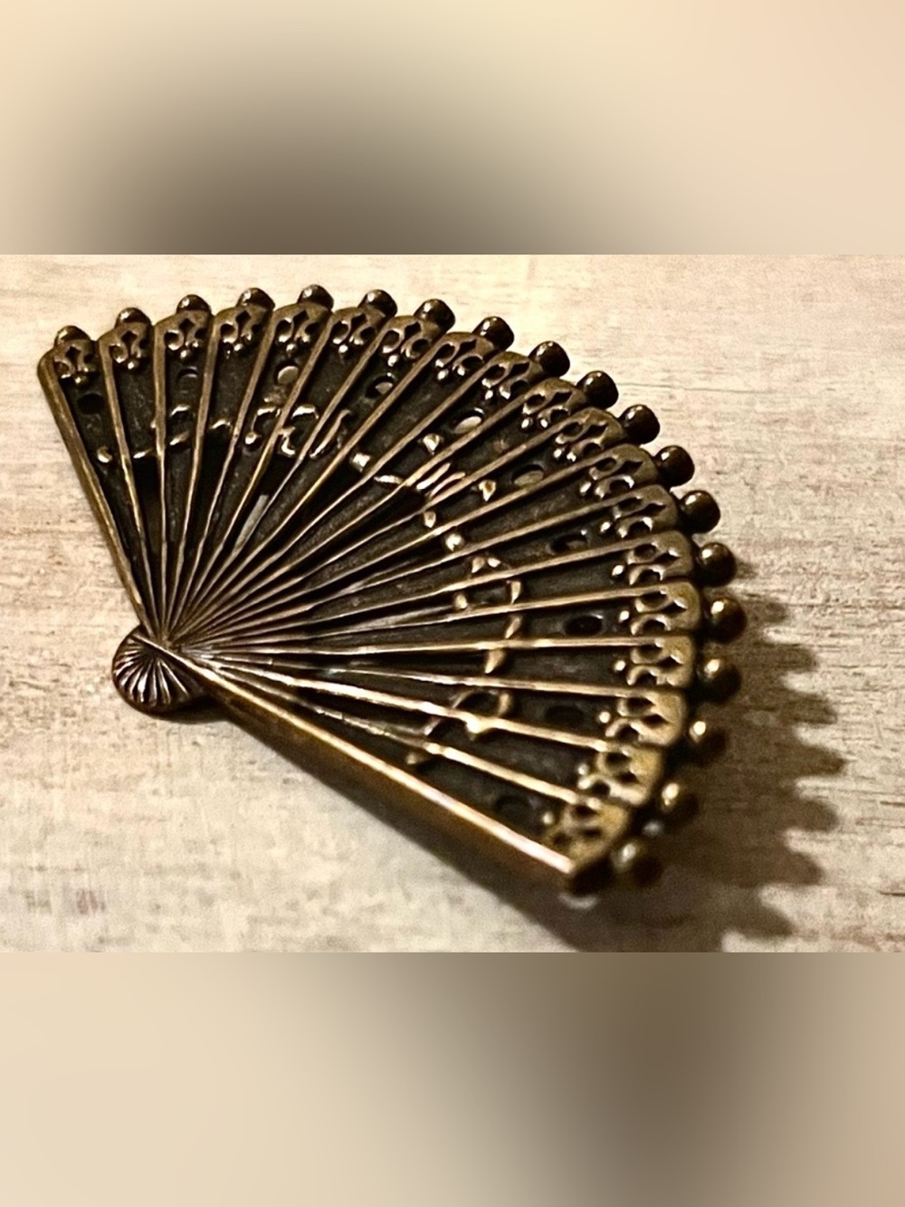 Vintage Brass Openwork Folding Fan Brooch Pin 2.5” - Picture 2 of 5